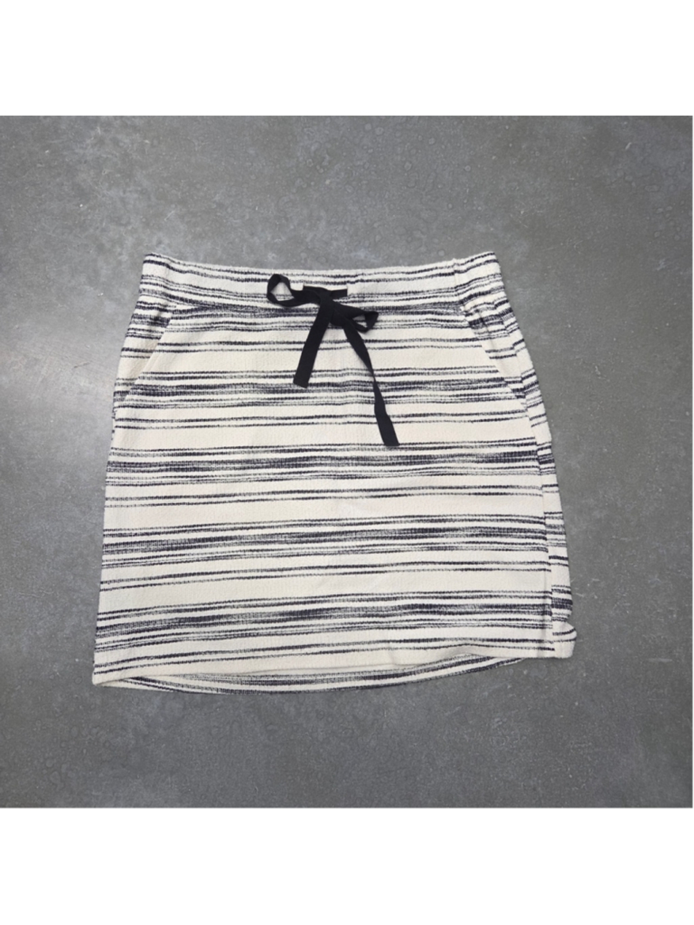 LOFT Black White Striped Mini Nautical Minimalist Coastal Casual Size M